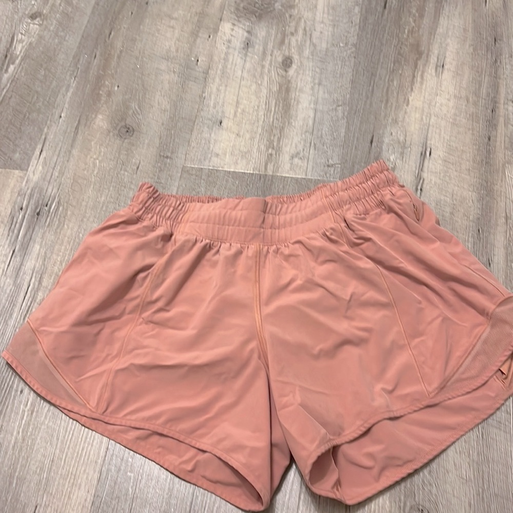 Pink savanna 4in size 6 lululemon shorts